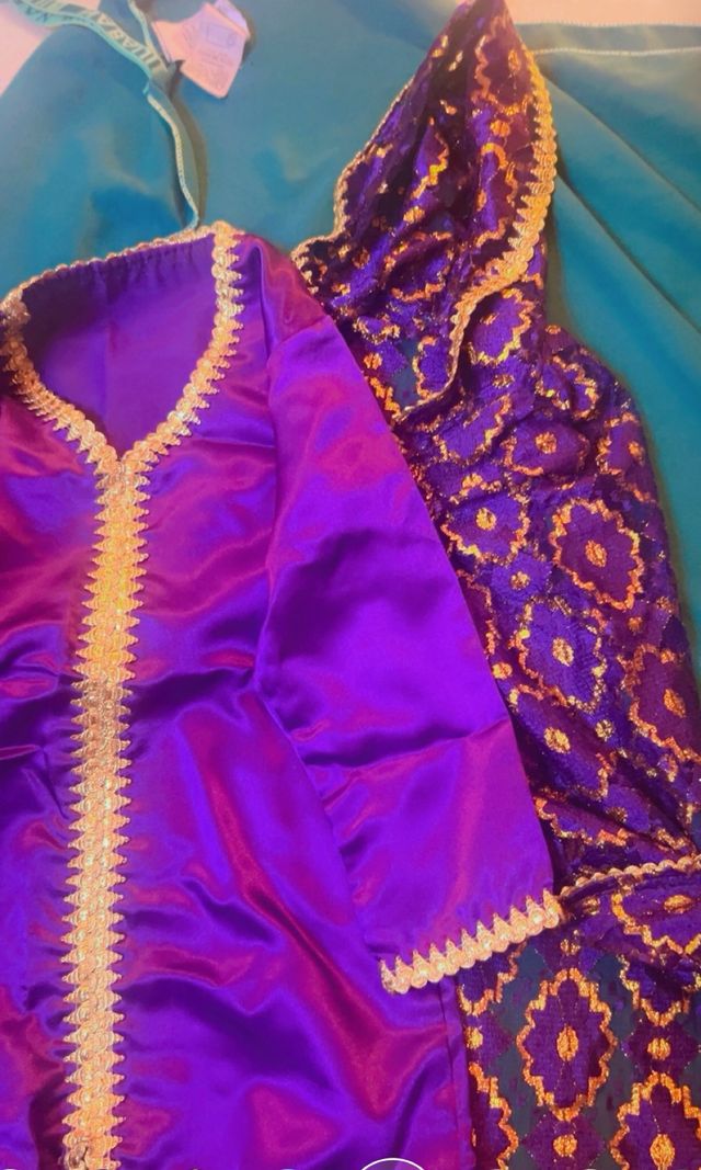 Vestido morado con capa talla 2/3/4/5