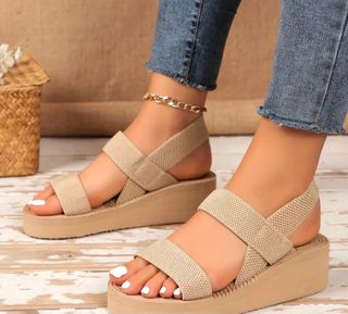 Sandalias planas beige mujer