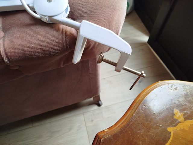 Lampara lupa articulada blanca