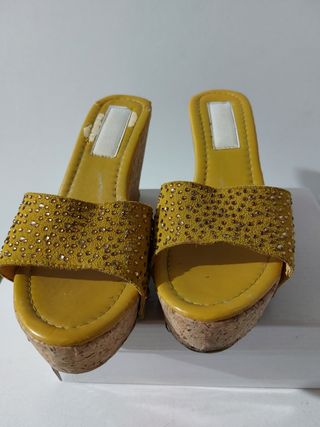 Sabot oro/giallo zeppa