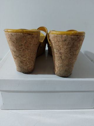 Sabot oro/giallo zeppa