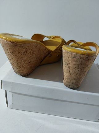 Sabot oro/giallo zeppa