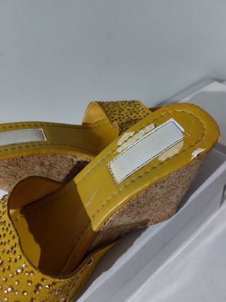 Sabot oro/giallo zeppa