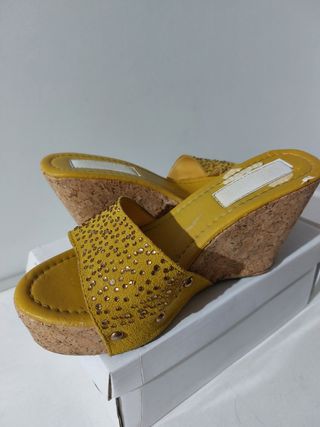 Sabot oro/giallo zeppa