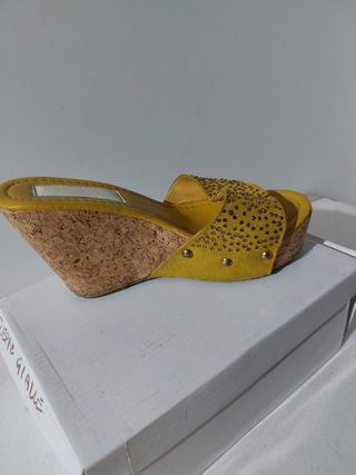 Sabot oro/giallo zeppa