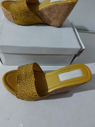Sabot oro/giallo zeppa