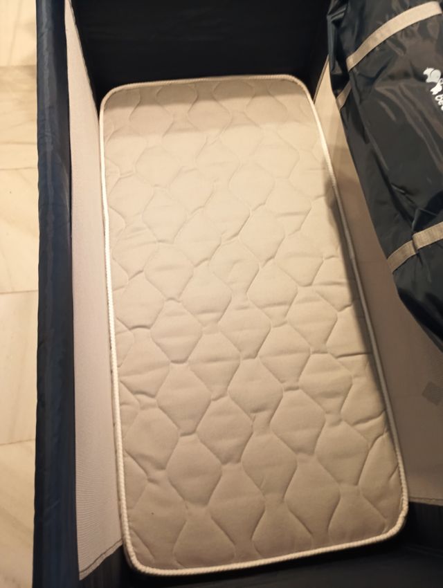 Cuna de viaje Bebe confort y colchon
