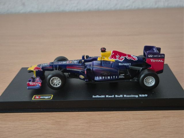 Minicohe Red Bull Racing RB9