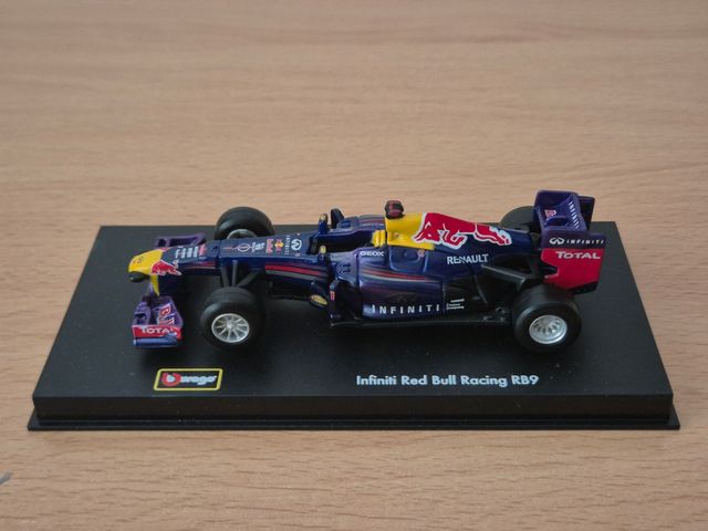 Minicohe Red Bull Racing RB9