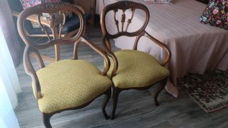 2 Sillas clásicas madera-tela