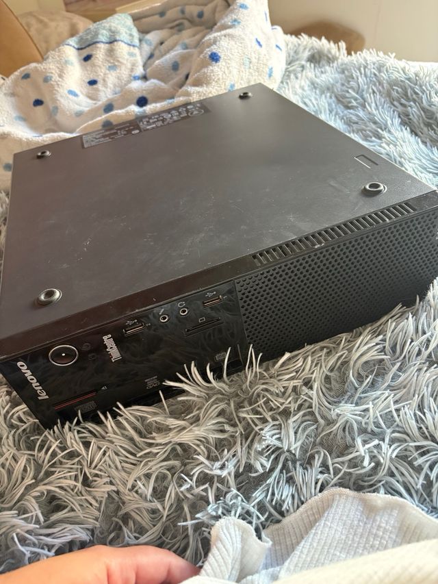 Se vende ordenador completo de sobre mesa