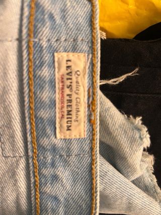 Shorts Levis desgastados