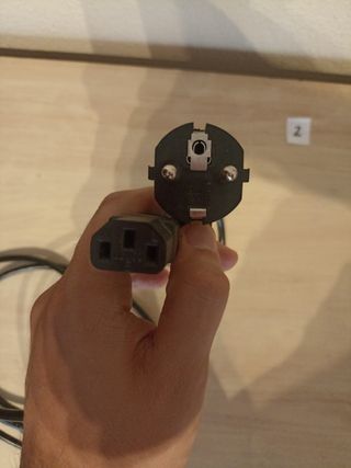 Cable de alimentación IEC C13 (1,9m)