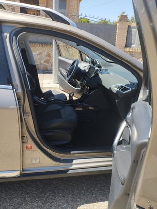 Peugeot 2008 2015