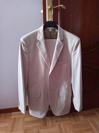 Traje beige hombre 