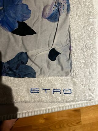 Telo mare Etro fiori blu