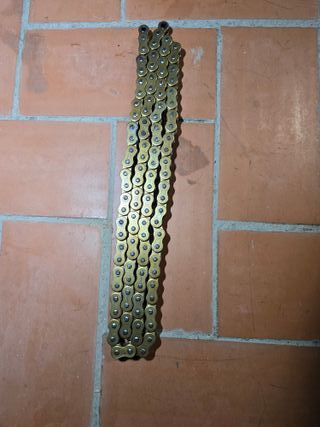 Cadena DID 525 ORO
(55 eslabones )