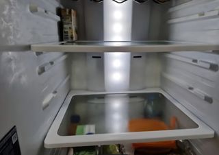 3 Baldas y una barandilla Samsung RSH7UNPN frigo