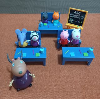 Colegio Pepa Pig - Figuras y pupitres
