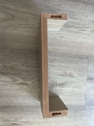 Estantería blanca y madera