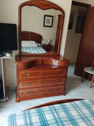Dormitorio madera clásico