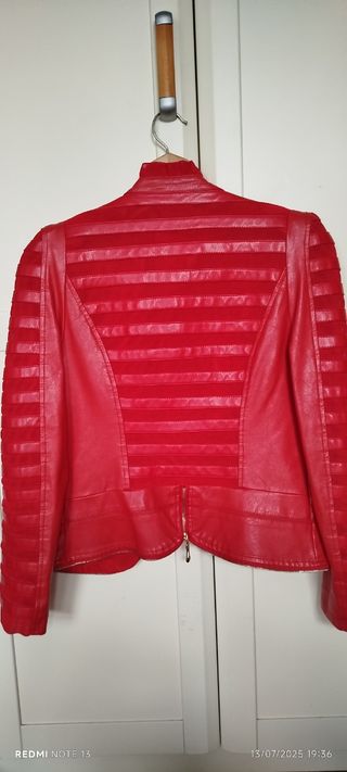 Chaqueta polipiel.