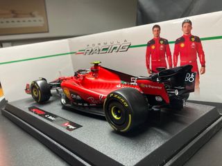 Burago Ferrari SF-23 Sainz 1/18