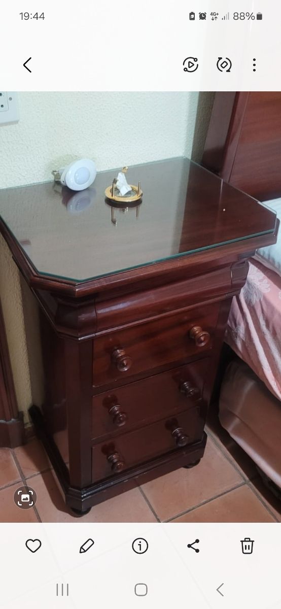 Mesilla noche 3 cajones - Caoba