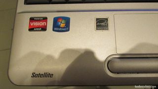 Portátil Toshiba Satellite y bolsa de regalo