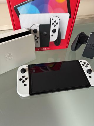 Nintendo Switch OLED blanca-negra Como nueva