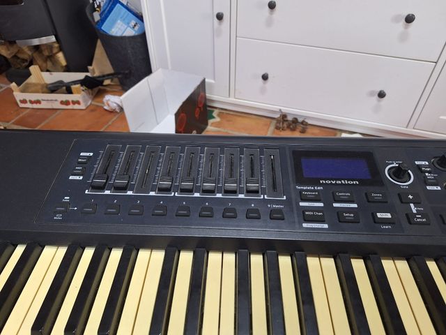 Novation Impulse 61 - Teclado MIDI