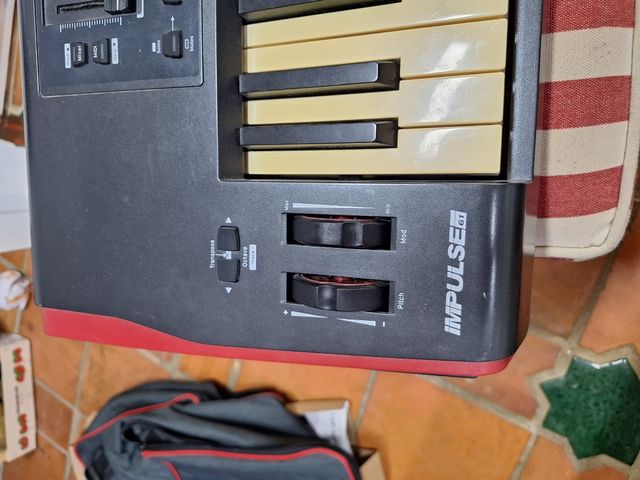 Novation Impulse 61 - Teclado MIDI