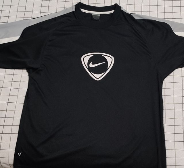 Camiseta Nike preta esporte