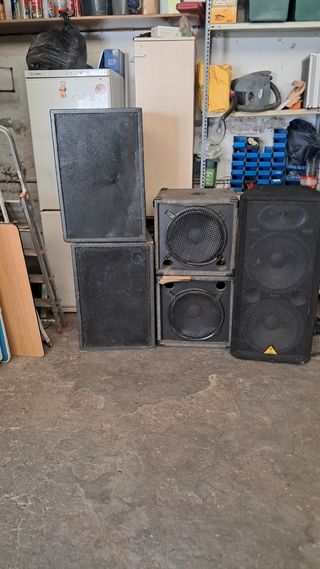 Altavoces 2 altavoces y 2 bajos