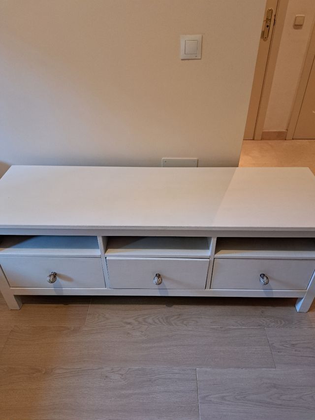 Mueble TV blanco de madera