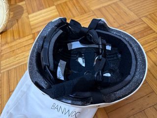 Bicicleta equilibrio infantil y casco Banwood.