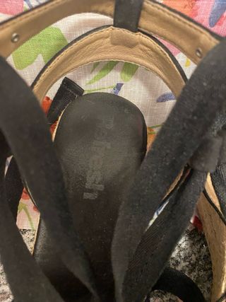 Sandalo nero Refresh zeppa