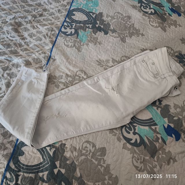 Vaqueros rotos blancos mujer