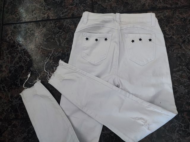 Vaqueros rotos blancos mujer