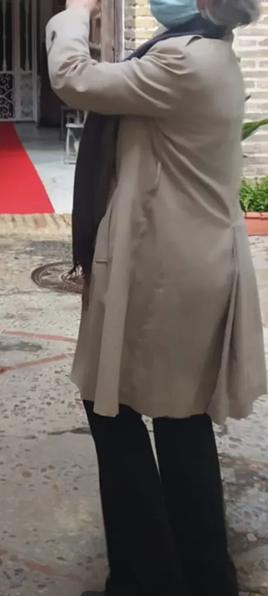 Gabardina beige mujer