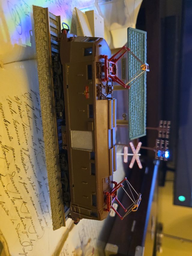 Locomotora eléctrica tren Zn