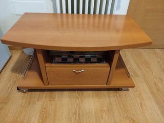 Mesa TV con ruedas - Madera