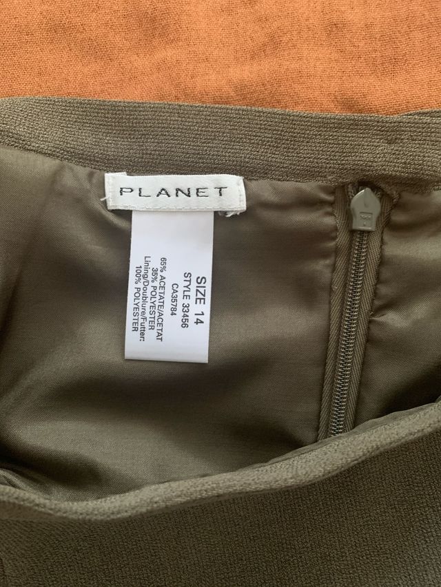 Falda midi verde Planet y chaqueta larga