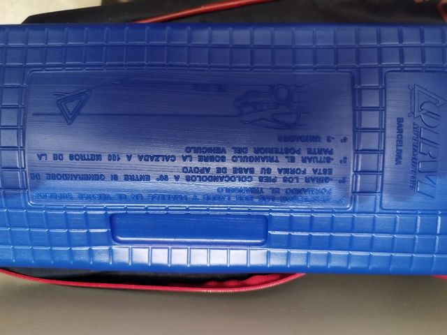 Triángulos emergencia coche