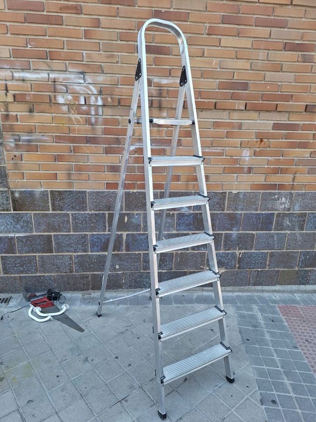 Escalera aluminio 7 peldaños