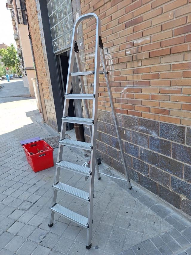 Escalera aluminio 7 peldaños