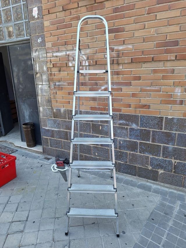Escalera aluminio 7 peldaños