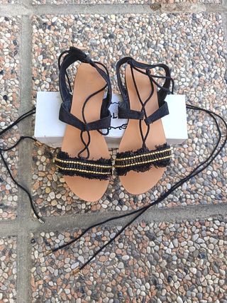 Sandali neri con lacci