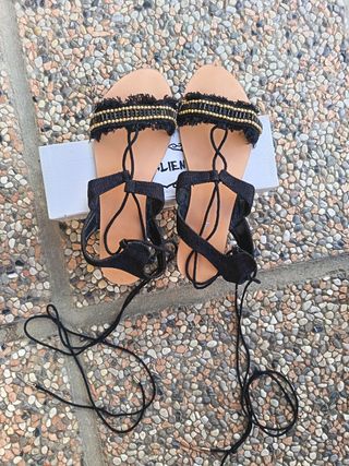 Sandali neri con lacci