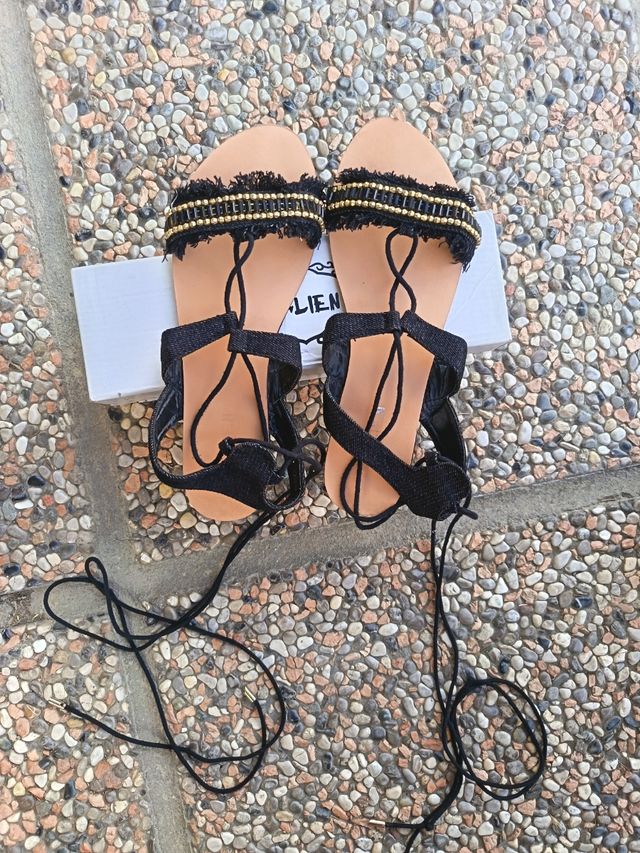 Sandali neri con lacci